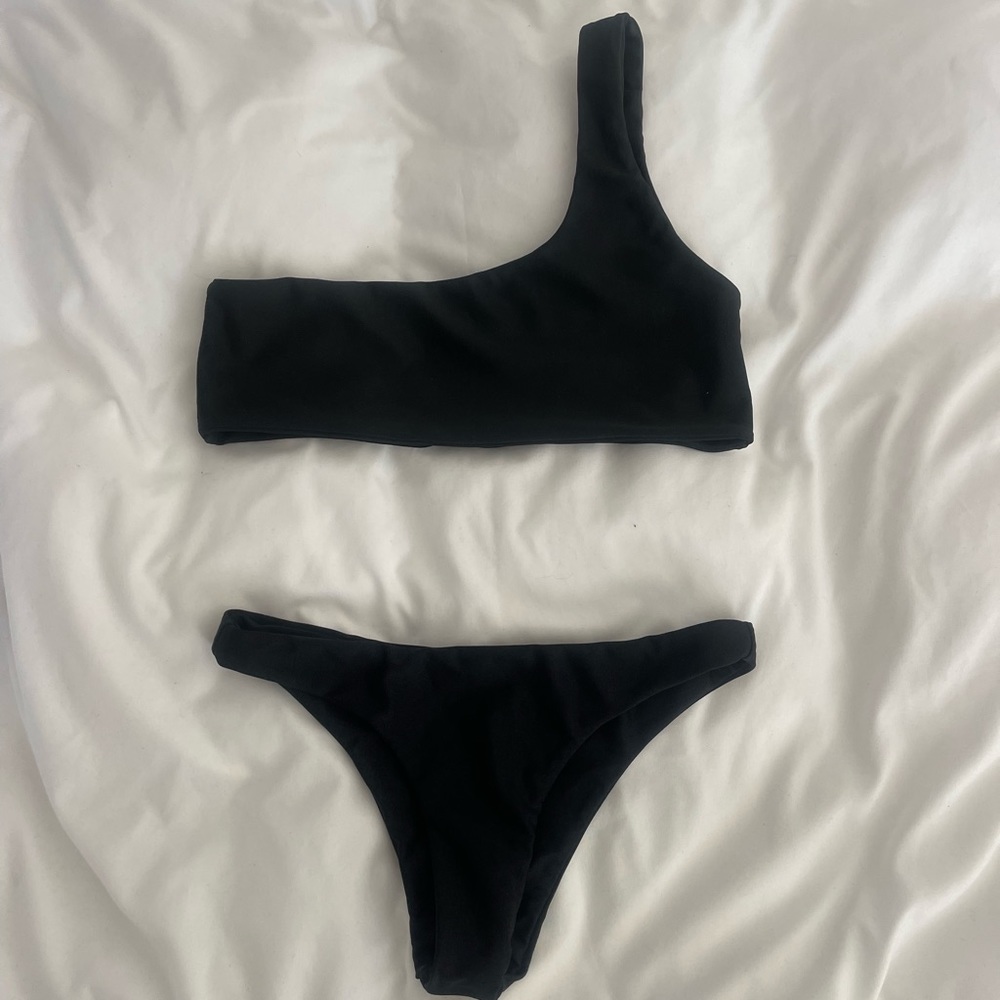 black bikini. small. no pilling. cheeky cut.